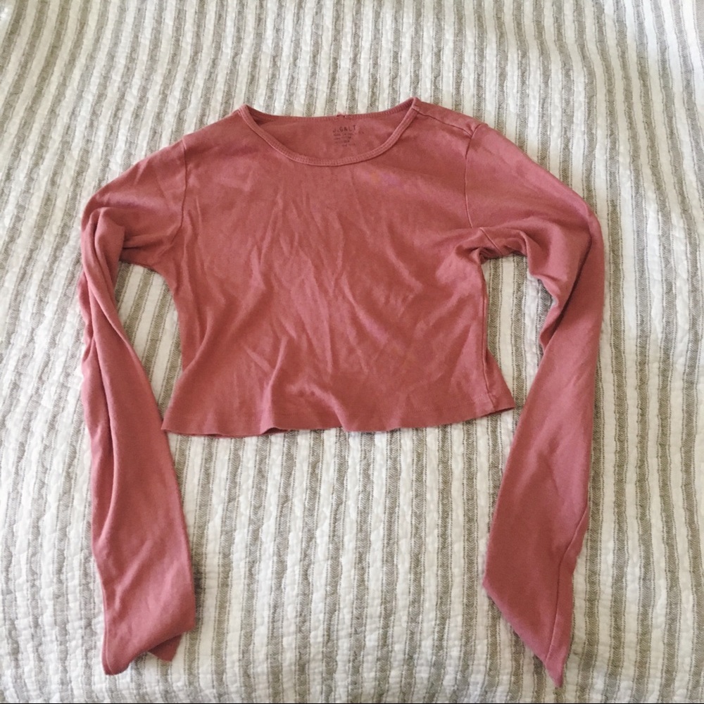 brandy melville | long sleeve pink/blush crop top